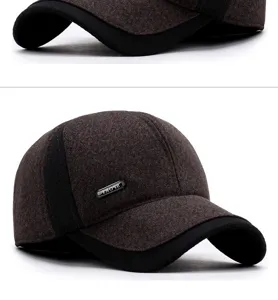 Detailansicht einer warmen, dicken Woll-Winter-Baseballkappe für Herren mit Logo.