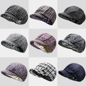 Winter krantenjongenspetten voor dames in diverse tweed- en polkadotpatronen met satijnen voering
