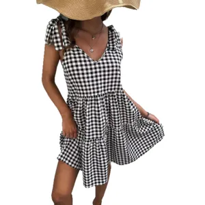 Elegante abito corto a quadretti bianco e nero con scollo a V e fiocchi sulle spalle