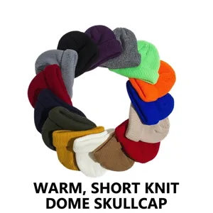 Collezione di berretti corti in maglia colorati per uomo e donna in cerchio