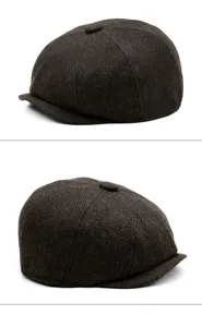 Gros plan d'une casquette gavroche marron à chevrons pour enfants vue sous deux angles