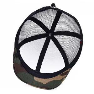 Casquette de baseball camouflage à bord court avec vue intérieure en maille noire