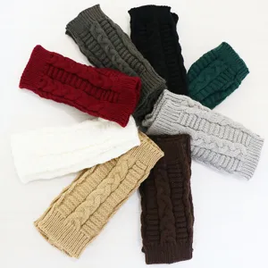 Gemütliche fingerlose Strickhandschuhe und Armstulpen in mehreren Farben für den Winter