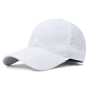 Atmungsaktive weiße schnelltrocknende Sport-Baseballkappe für Damen und Herren mit Netz