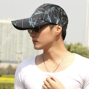 Cappellino da baseball leggero e traspirante con stampa geometrica per protezione solare