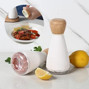 Manuelles Salz- und Pfeffermühlenset mit weißem geripptem Gehäuse und elegantem Holzdeckel