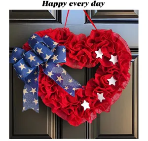 Corona de corazón patriótica con volantes rojos y lazo azul con estrellas decorativo.
