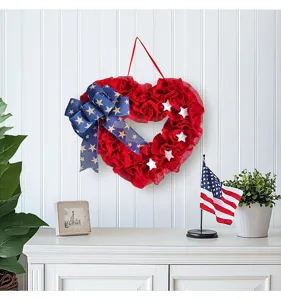 Guirlanda patriótica con forma de corazón para el Día de la Independencia con lazo