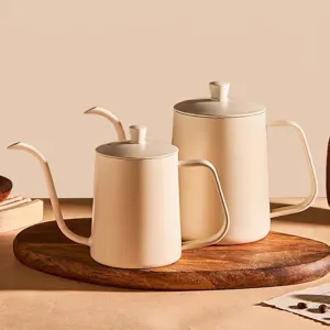 Minimalistische crème rvs zwanenhals koffiepot met deksel en lange tuit voor handmatig brouwen