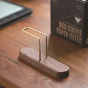Elegante soporte de madera de nogal y latón para filtros de papel de café V60
