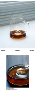 Détail d'une carafe à café en verre résistant à la chaleur avec base en forme de montagne.