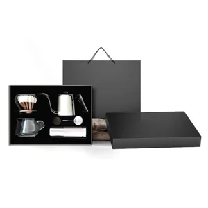 Professionele opschenk-koffieset met waterkoker en dripper in een luxe cadeaubox
