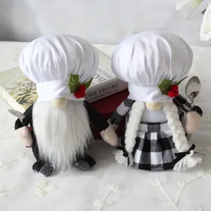 Handgefertigte Weihnachts-Chef-Gnome Plüschpuppen mit weißen Hüten und Karo-Schürzen