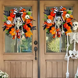 Halloween krans met esdoornbladeren, pompoenen en skeletten voor voordeur decoratie