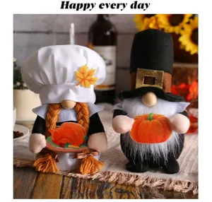 Pareja de gnomos de Acción de Gracias con calabaza y pavo para decoración otoñal.
