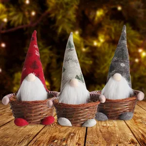 Set di 3 gnomi natalizi con cappelli a punta in cesti di vimini per decorazioni festive