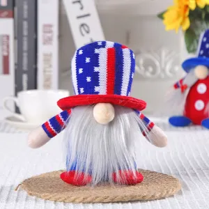 Gnomo de punto del Día de la Independencia de EE. UU. con sombrero de copa y barba blanca