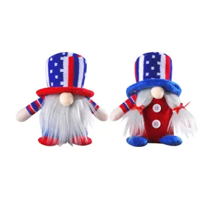 Pareja de gnomos patrióticos del 4 de julio con sombreros de punto de bandera de EE. UU.
