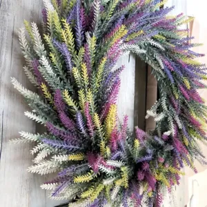Couronne de lavande artificielle réaliste pour la décoration murale et de porte intérieure/extérieure