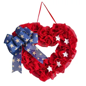 Guirnalda de corazón patriótica roja blanca azul para decorar el Día de la Independencia.