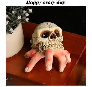 Halloween-Totenkopf-Deko aus Harz mit realistischer Handbasis für gruselige Dekoration