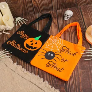 Halloween non-woven draagtassen set, zwarte en oranje snoepcadeautassen met pompoen.