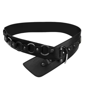 Cinturone largo in pelle nera stile punk con anelli di metallo argento e rivetti