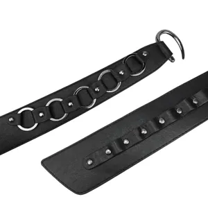 Cinturone largo in pelle nera stile punk con anelli e rivetti