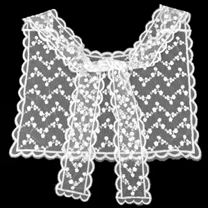 Elegante cinturón de encaje blanco francés para cubrir la cadera con motivos florales