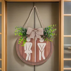 Rustikales rundes Toilettenschild aus Holz mit Symbolen und Bauernhaus-Deko