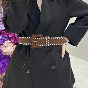 Cintura larga in pelle marrone vintage da donna con cuciture a contrasto bianche
