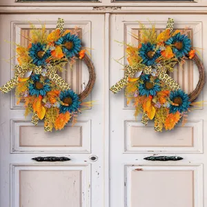 Ghirlanda di girasoli blu con nastro leopardato per decorazione porta