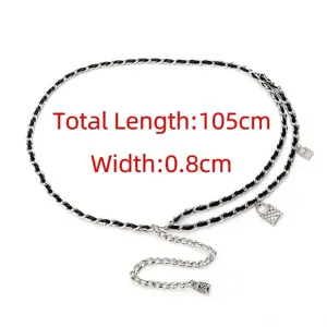 Cintura a catena in metallo con ciondoli a lucchetto, lunghezza 105cm, larghezza 0,8cm.
