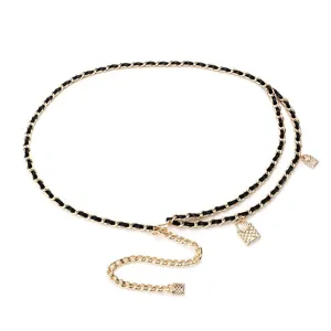 Elegante cintura a catena in metallo dorato con intreccio in pelle PU nera e charms.