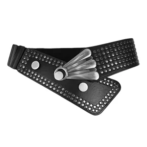 Punk stijl zwarte lederen brede riem versierd met zilveren klinknagels en metalen gesp