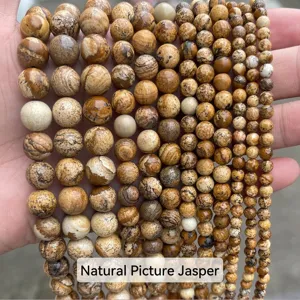 Dettaglio di perle in diaspro paesaggio naturale di varie dimensioni per gioielli fatti a mano