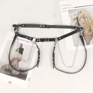 Cintura imbracatura punk gothic in pelle nera con catene e anelli in metallo argento