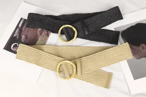 Detail von Vintage-elastischen Flechtgürteln mit runden Bambusschnallen in Schwarz
