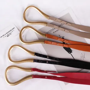 Ceintures élégantes à boucle métallique en U pour femmes disponibles en quatre couleurs