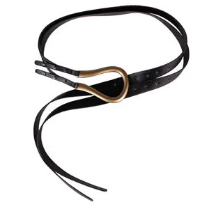 Ceinture élégante en cuir noir avec une boucle en fer à cheval dorée en U pour robes.