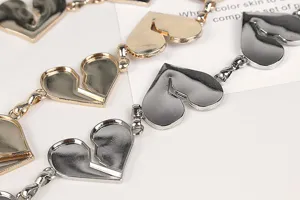 Gedetailleerde hartvormige metalen schakelketting voor de taille in goud en zilver