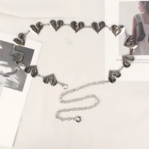 Hippe zilveren hartvormige metalen tailleketting riem voor damesjurken en rokken.