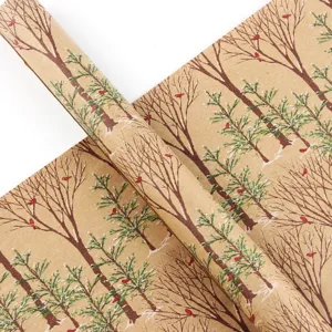 Vue détaillée du papier kraft rétro avec motif de forêt d'hiver et oiseau rouge