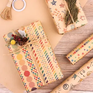 Kraft inpakpapier met kleurrijke muzieknoten voor feestdagen en verjaardag DIY cadeauverpakking