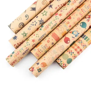 Rollen kraft inpakpapier met kleurrijke muzieknoten en feestelijke patronen