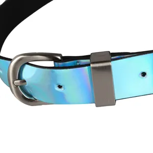 Cintura olografica iridescente da donna con elegante fibbia ad ardiglione in metallo