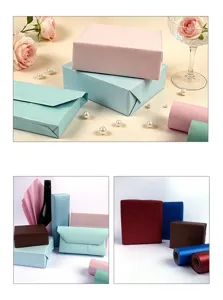 Detailansicht von doppelseitigem Perlmutt-Geschenkpapier in verschiedenen Farben.