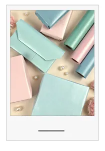 Geschenkpapierrollen mit pastellfarbenem Perlglanz in Mint und Rosa
