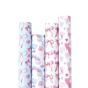 Set mit vier Aquarell-Geschenkpapierrollen mit rosa Schleifen, Regenbögen und Herzen