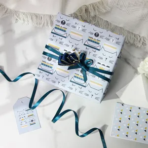 Papier cadeau avec motif chat mignon pour anniversaires d'enfants et fêtes spéciales